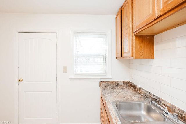 593 Thole ST, Norfolk, VA 23505