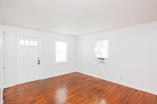 593 Thole ST, Norfolk, VA 23505