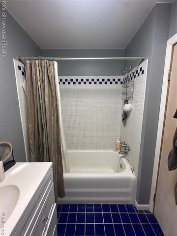 405 Shortridge Avenue, Rochester Hills, MI 48307
