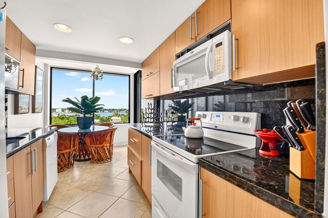 3589 S Ocean Boulevard 908, South Palm Beach, FL 33480