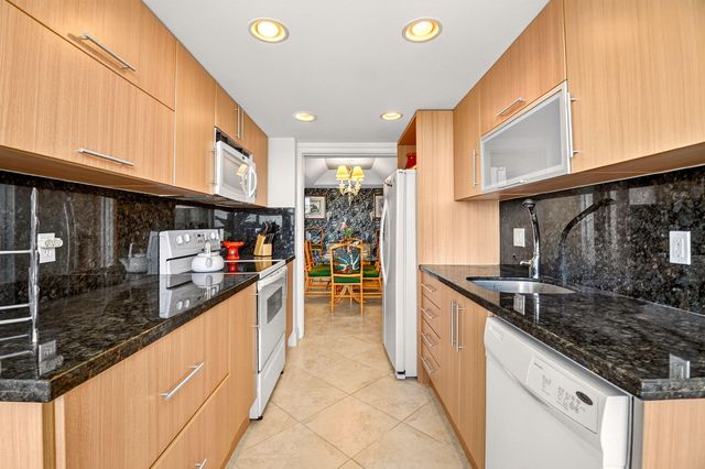 3589 S Ocean Boulevard 908, South Palm Beach, FL 33480
