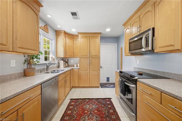 3961 W Colonial PW, Virginia Beach, VA 23452