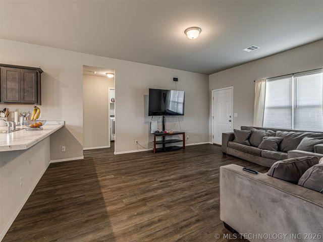 7520 E 157th Place S, Bixby, OK 74008