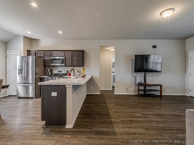 7520 E 157th Place S, Bixby, OK 74008