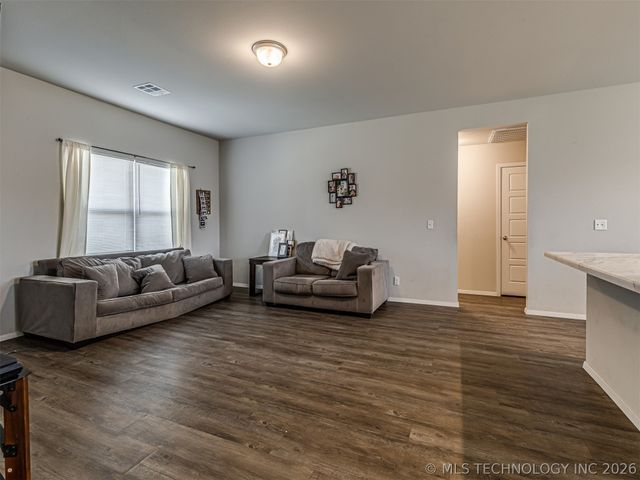 7520 E 157th Place S, Bixby, OK 74008