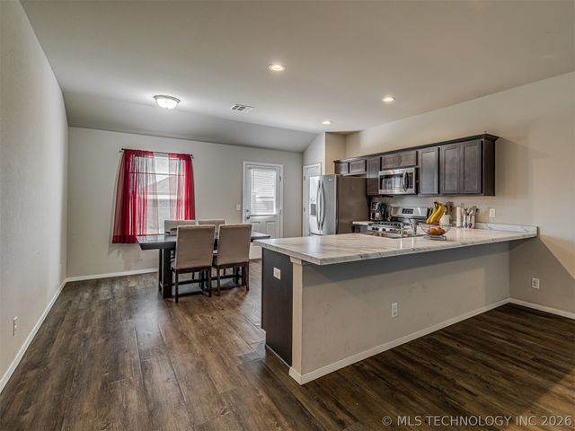 7520 E 157th Place S, Bixby, OK 74008