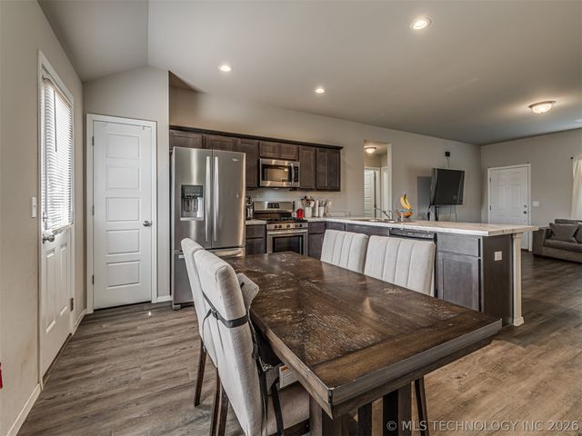 7520 E 157th Place S, Bixby, OK 74008