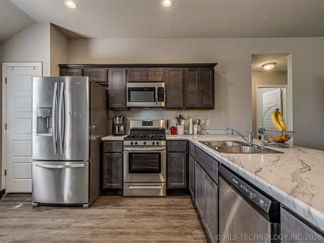 7520 E 157th Place S, Bixby, OK 74008