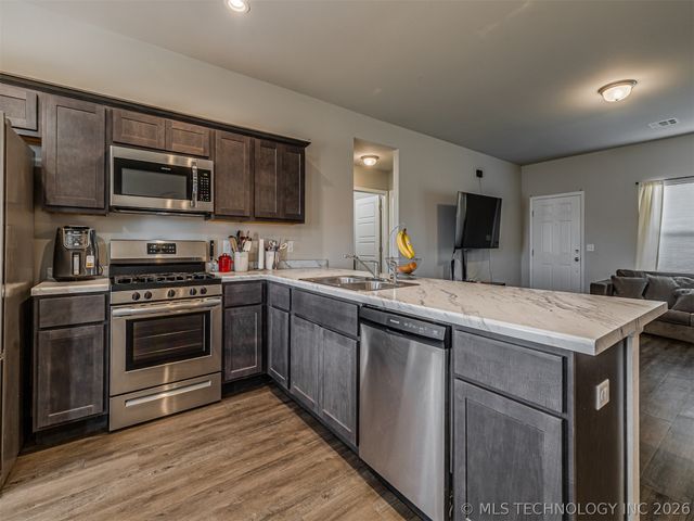 7520 E 157th Place S, Bixby, OK 74008