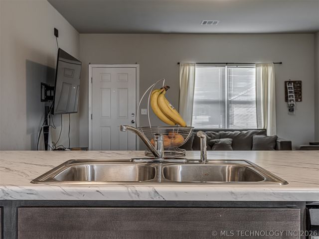 7520 E 157th Place S, Bixby, OK 74008