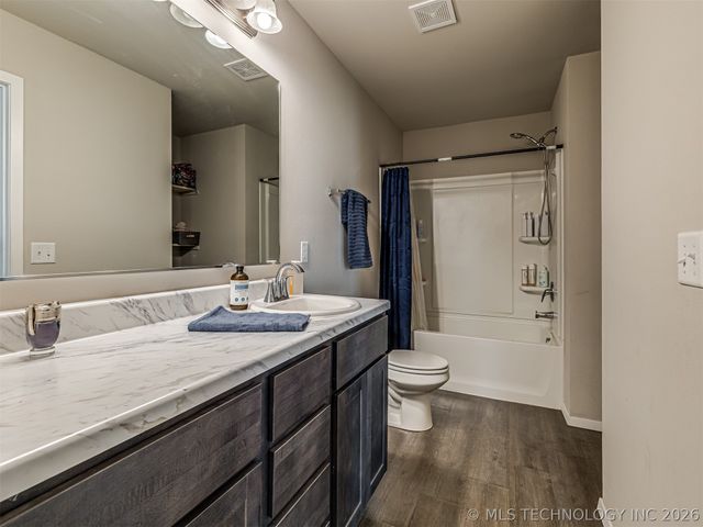 7520 E 157th Place S, Bixby, OK 74008