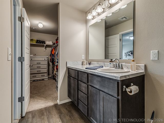 7520 E 157th Place S, Bixby, OK 74008