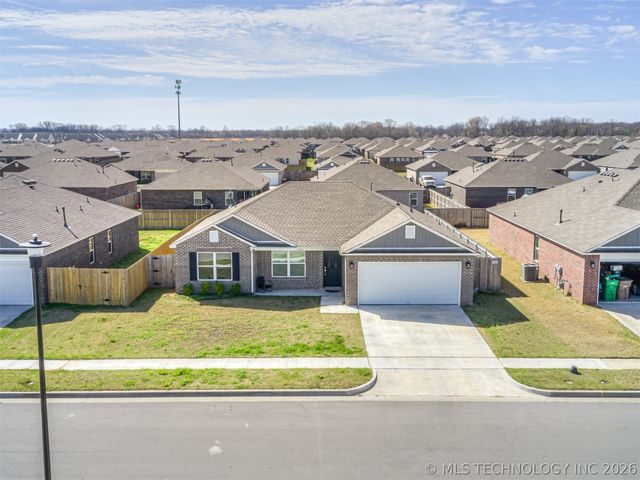 7520 E 157th Place S, Bixby, OK 74008