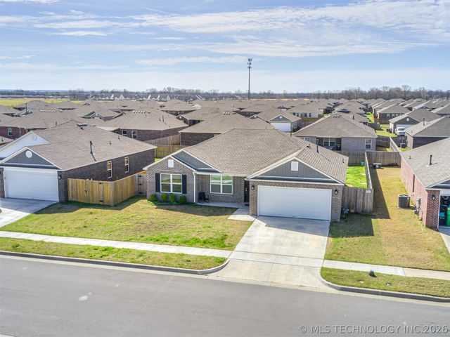 7520 E 157th Place S, Bixby, OK 74008