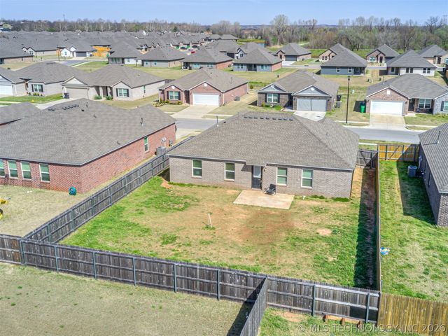 7520 E 157th Place S, Bixby, OK 74008