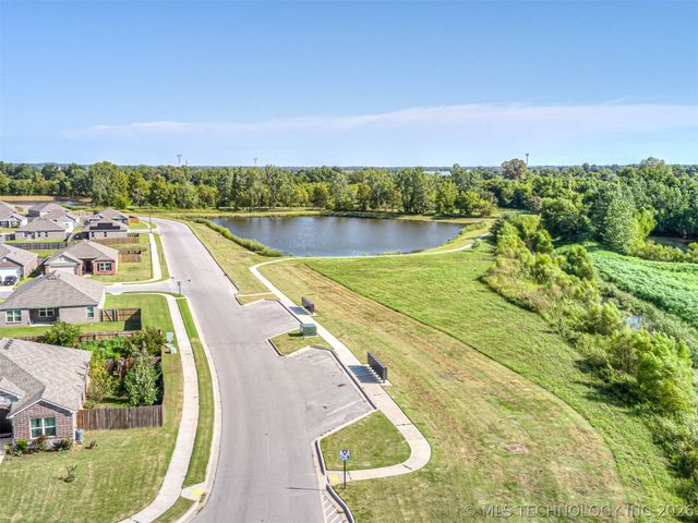 7520 E 157th Place S, Bixby, OK 74008