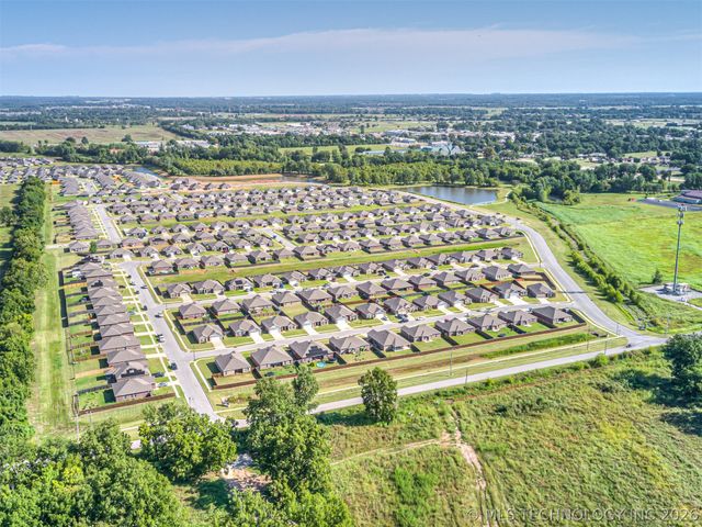 7520 E 157th Place S, Bixby, OK 74008