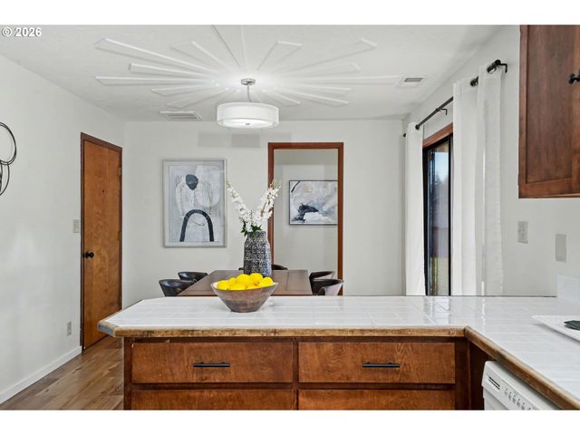 1392 62ND Ave Se, Salem, OR 97317