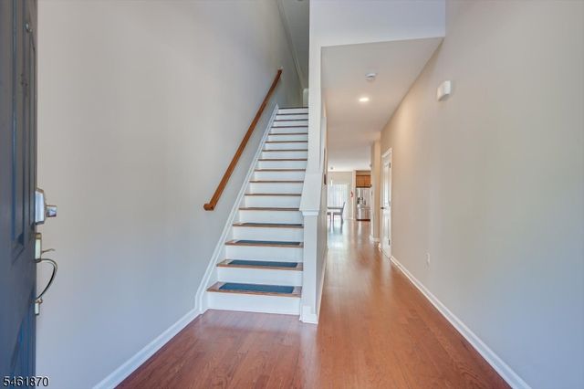 15 Bahr Cir, Verona Twp., NJ 07044