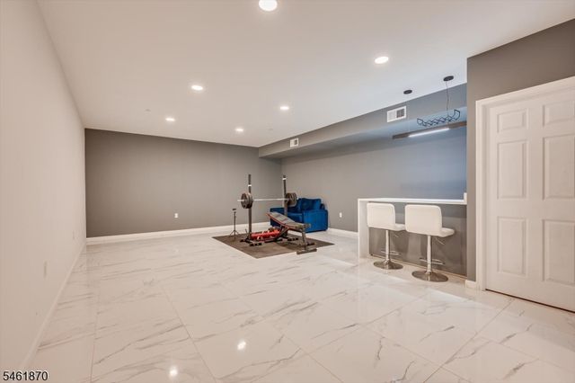 15 Bahr Cir, Verona Twp., NJ 07044