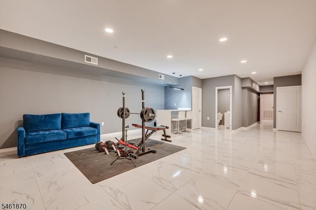 15 Bahr Cir, Verona Twp., NJ 07044