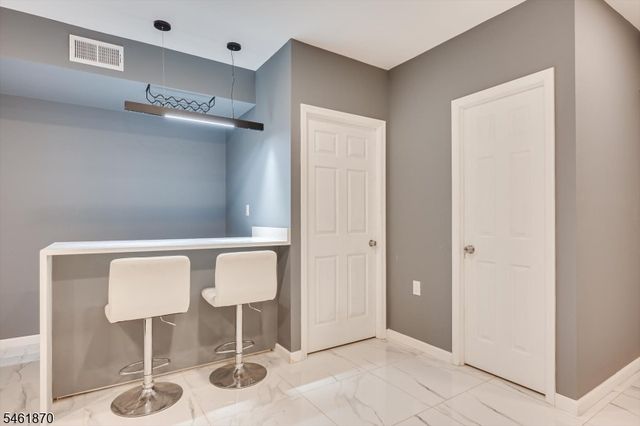 15 Bahr Cir, Verona Twp., NJ 07044