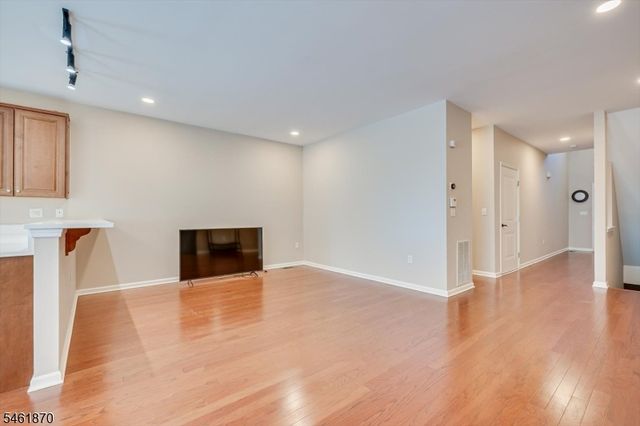 15 Bahr Cir, Verona Twp., NJ 07044