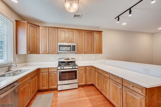15 Bahr Cir, Verona Twp., NJ 07044