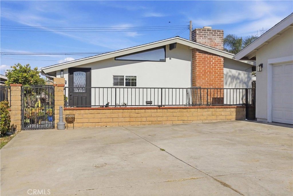 Image 2 of property listing at 10652 Thomas, Anaheim, CA 92804