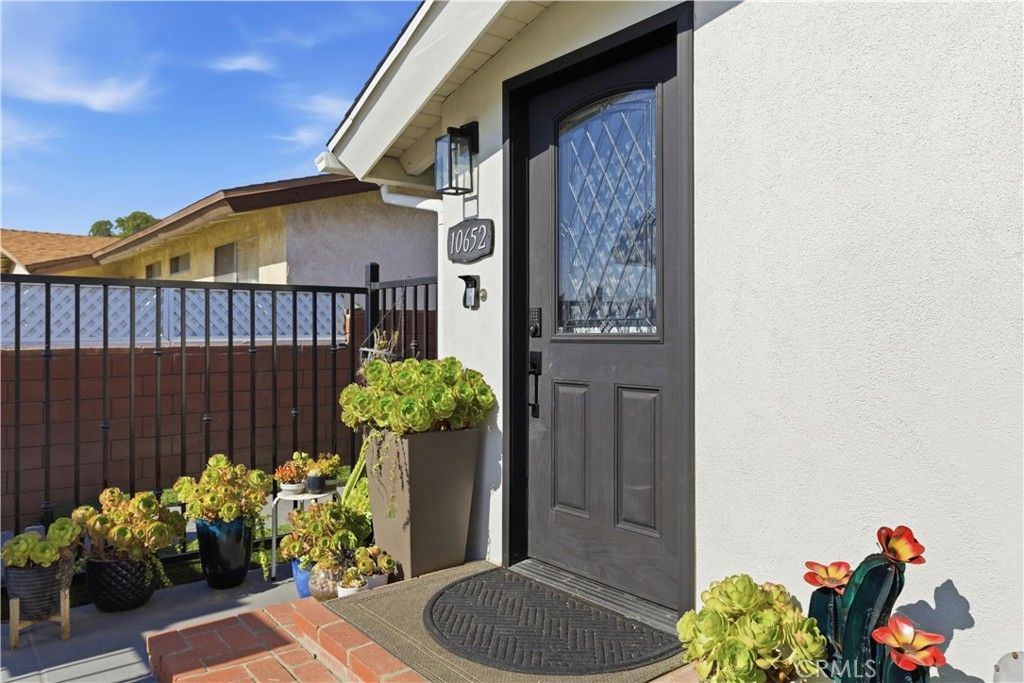 Image 3 of property listing at 10652 Thomas, Anaheim, CA 92804