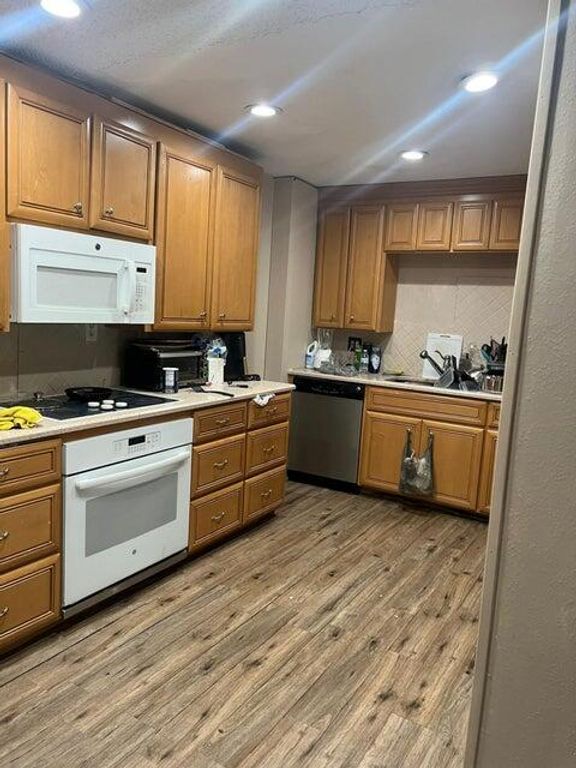 7672 Forest City Road B, Orlando, FL 32810