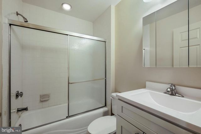 202 S 17TH STREET, Philadelphia, PA 19103