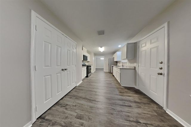 407 Douglas Fir Drive, Magnolia, TX 77354