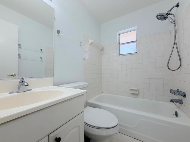 2704 Knight Lane, Delray Beach, FL 33445