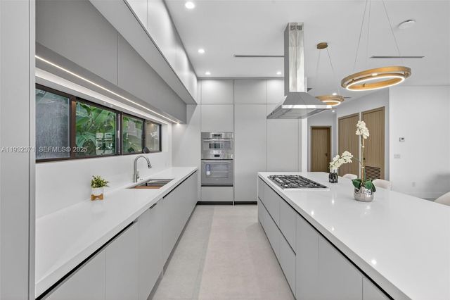 1013 SE 9th St, Fort Lauderdale, FL 33316