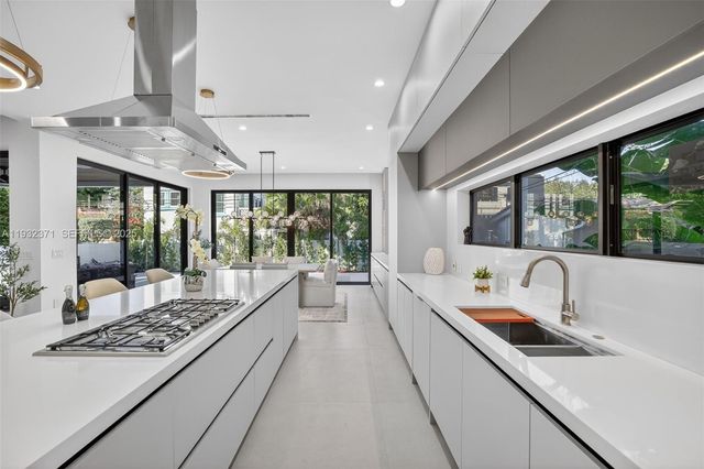 1013 SE 9th St, Fort Lauderdale, FL 33316