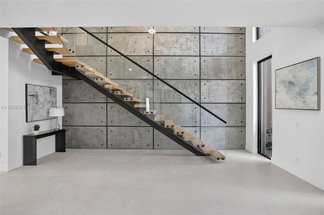 1013 SE 9th St, Fort Lauderdale, FL 33316