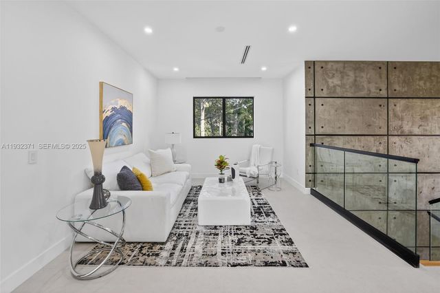 1013 SE 9th St, Fort Lauderdale, FL 33316