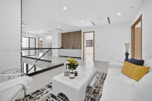 1013 SE 9th St, Fort Lauderdale, FL 33316