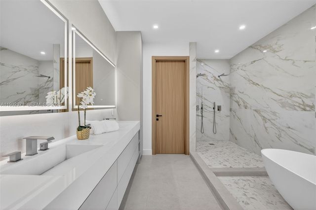 1013 SE 9th St, Fort Lauderdale, FL 33316