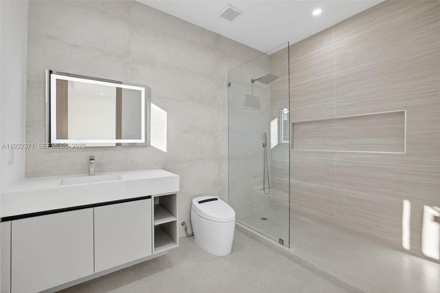 1013 SE 9th St, Fort Lauderdale, FL 33316