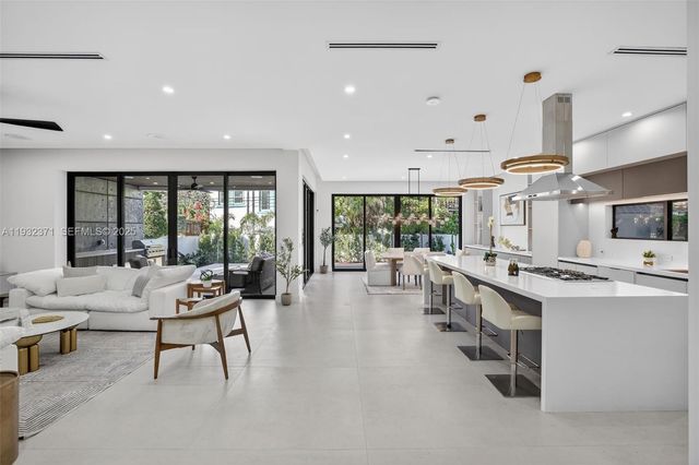 1013 SE 9th St, Fort Lauderdale, FL 33316