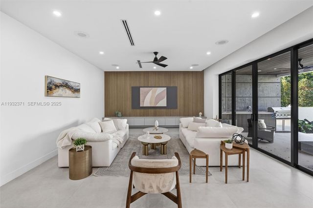 1013 SE 9th St, Fort Lauderdale, FL 33316