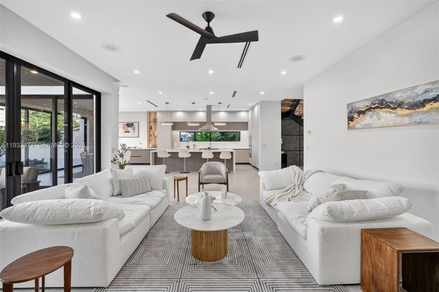 1013 SE 9th St, Fort Lauderdale, FL 33316