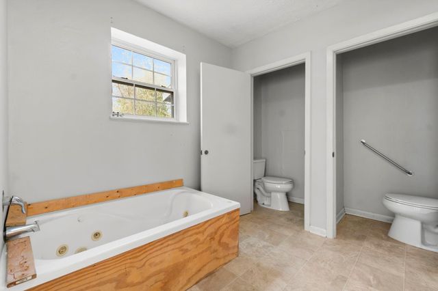 2292 Rolling Hills Road, Conroe, TX 77303