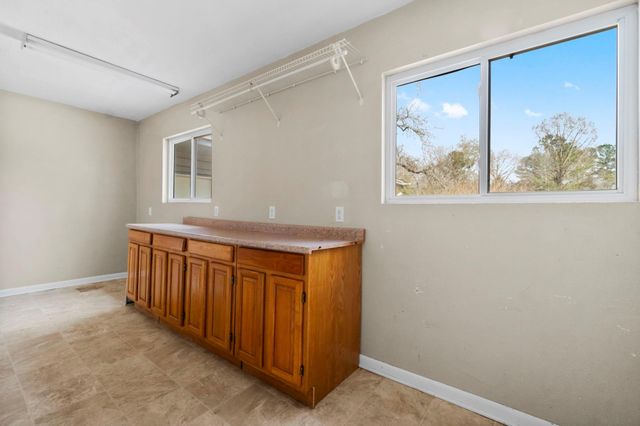 2292 Rolling Hills Road, Conroe, TX 77303