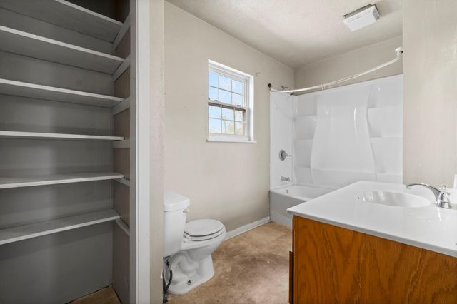 2292 Rolling Hills Road, Conroe, TX 77303