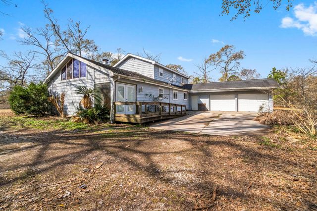 2292 Rolling Hills Road, Conroe, TX 77303