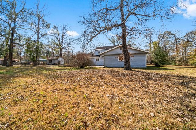 2292 Rolling Hills Road, Conroe, TX 77303