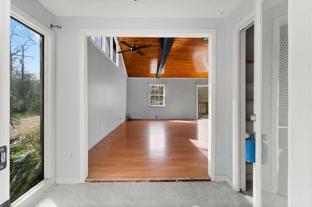 2292 Rolling Hills Road, Conroe, TX 77303